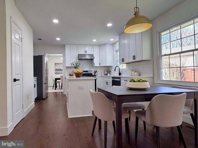 4607 TAPESTRY DR, Fairfax, VA 22032