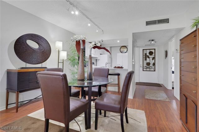 1084 Forest Lakes DR 7304, Naples, FL 34105