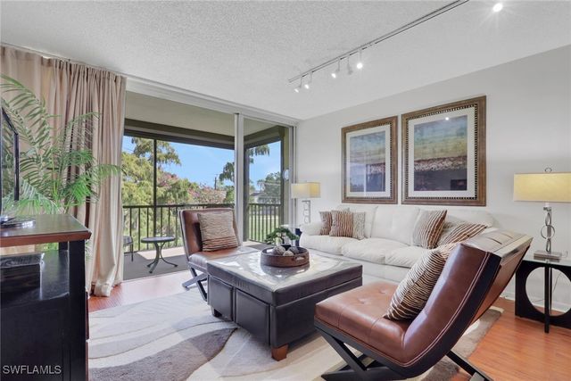 1084 Forest Lakes DR 7304, Naples, FL 34105