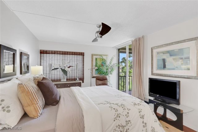 1084 Forest Lakes DR 7304, Naples, FL 34105