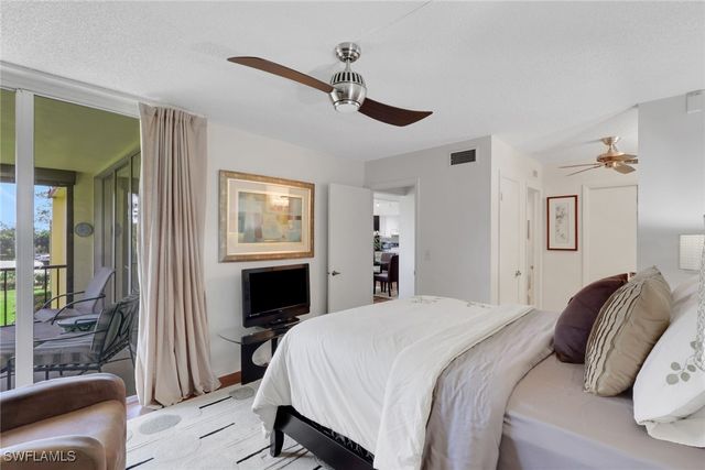 1084 Forest Lakes DR 7304, Naples, FL 34105