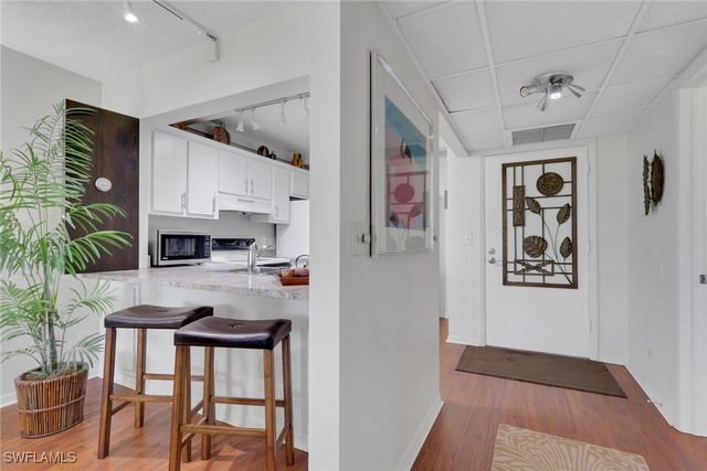 1084 Forest Lakes DR 7304, Naples, FL 34105