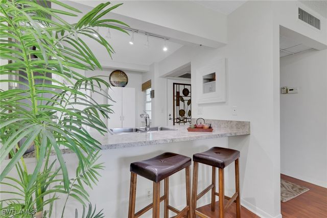 1084 Forest Lakes DR 7304, Naples, FL 34105