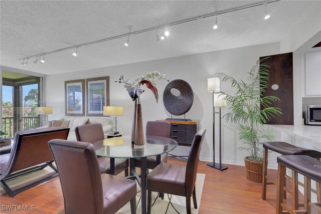 1084 Forest Lakes DR 7304, Naples, FL 34105