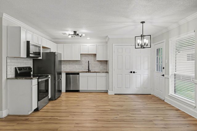 100 Pecan Circle, Trenton, TX 75490