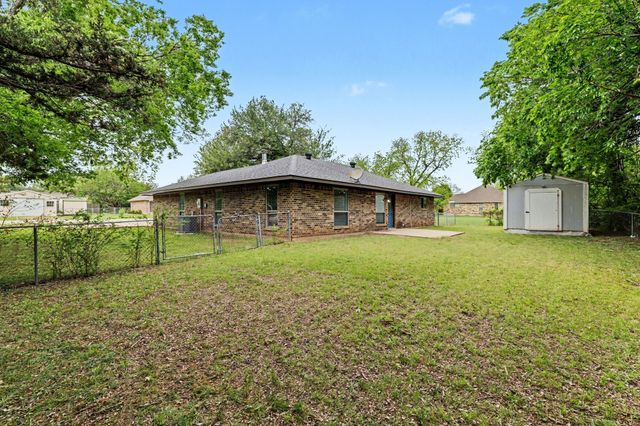 100 Pecan Circle, Trenton, TX 75490