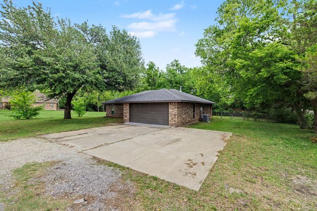 100 Pecan Circle, Trenton, TX 75490