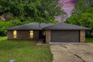 100 Pecan Circle, Trenton, TX 75490