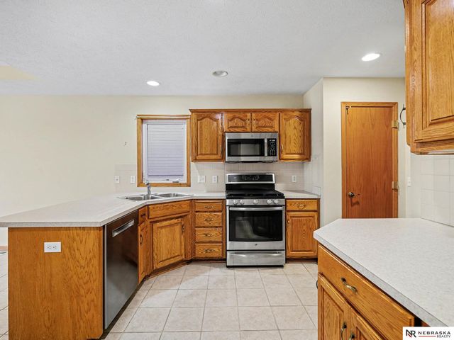 4915 Fountain Drive, Bellevue, NE 68133