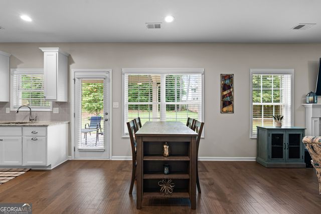 7 S York Drive, Newnan, GA 30265