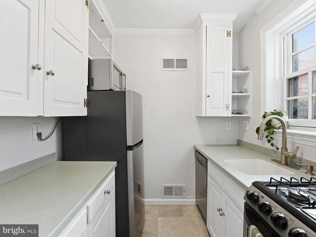 6 SNOWS CT NW, Washington, DC 20037