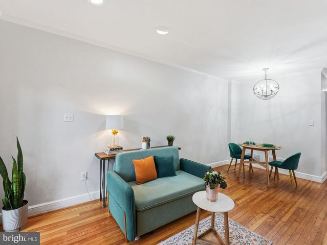 6 SNOWS CT NW, Washington, DC 20037