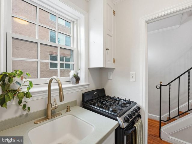 6 SNOWS CT NW, Washington, DC 20037
