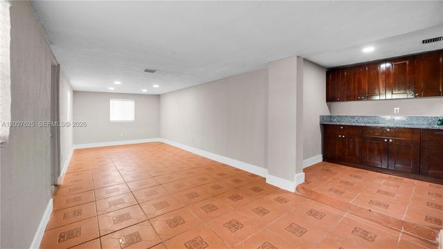 1124 NW 100th Ter 2, Miami, FL 33150