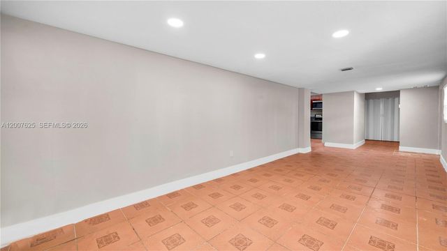 1124 NW 100th Ter 2, Miami, FL 33150