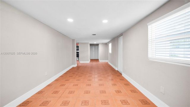 1124 NW 100th Ter 2, Miami, FL 33150