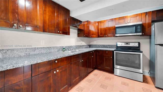 1124 NW 100th Ter 2, Miami, FL 33150