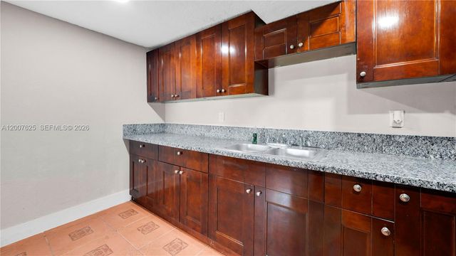 1124 NW 100th Ter 2, Miami, FL 33150