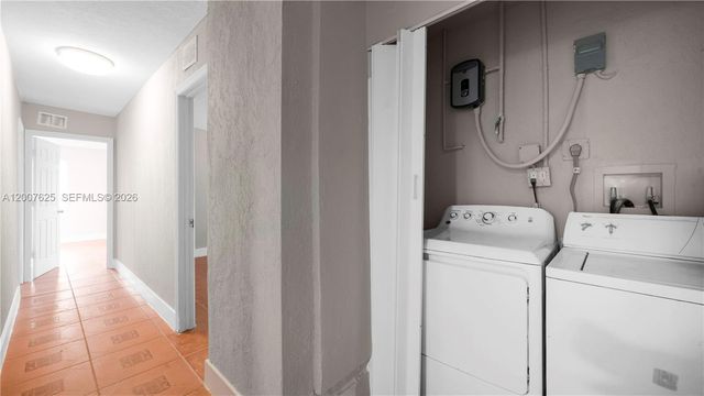 1124 NW 100th Ter 2, Miami, FL 33150