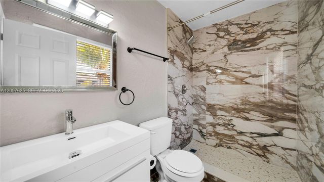 1124 NW 100th Ter 2, Miami, FL 33150