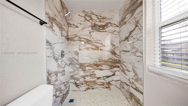 1124 NW 100th Ter 2, Miami, FL 33150