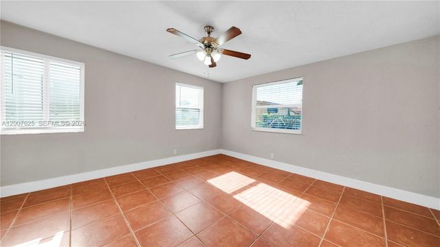 1124 NW 100th Ter 2, Miami, FL 33150