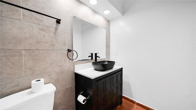 1124 NW 100th Ter 2, Miami, FL 33150