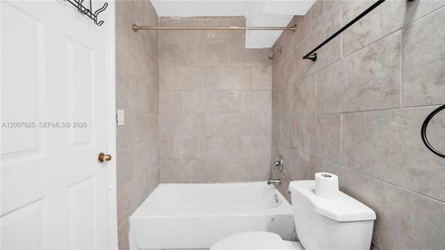 1124 NW 100th Ter 2, Miami, FL 33150