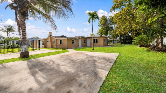 1124 NW 100th Ter 2, Miami, FL 33150
