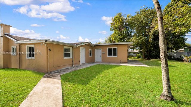 1124 NW 100th Ter 2, Miami, FL 33150
