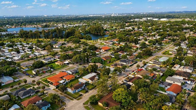 1124 NW 100th Ter 2, Miami, FL 33150