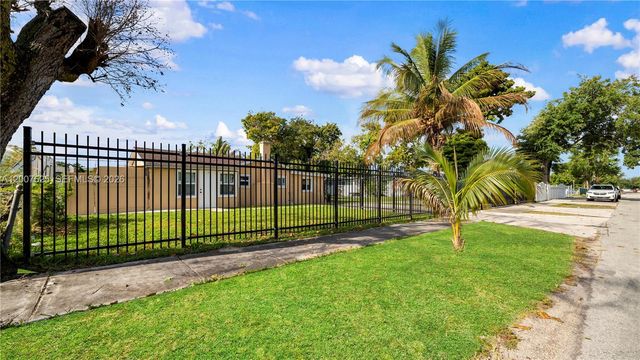 1124 NW 100th Ter 2, Miami, FL 33150