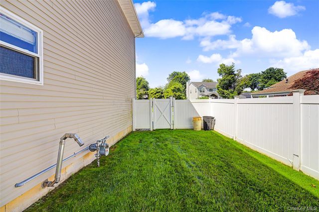 62 Georgia Drive, Syosset, NY 11791