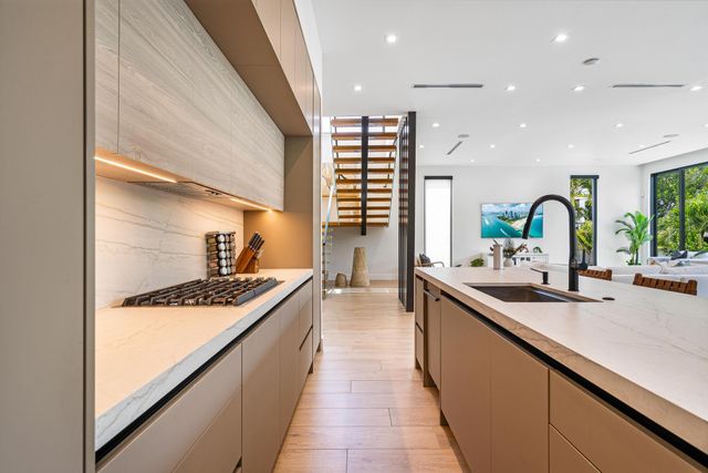 719 N Victoria Park Road, Fort Lauderdale, FL 33304