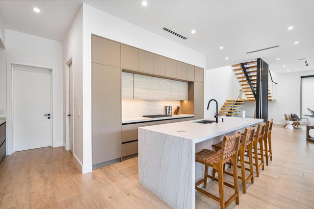 719 N Victoria Park Road, Fort Lauderdale, FL 33304