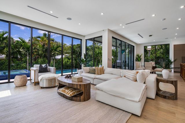 719 N Victoria Park Road, Fort Lauderdale, FL 33304