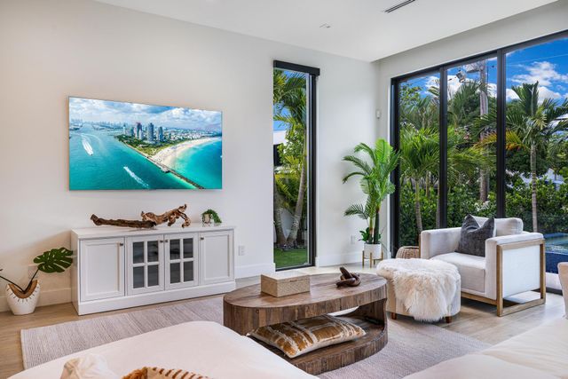 719 N Victoria Park Road, Fort Lauderdale, FL 33304