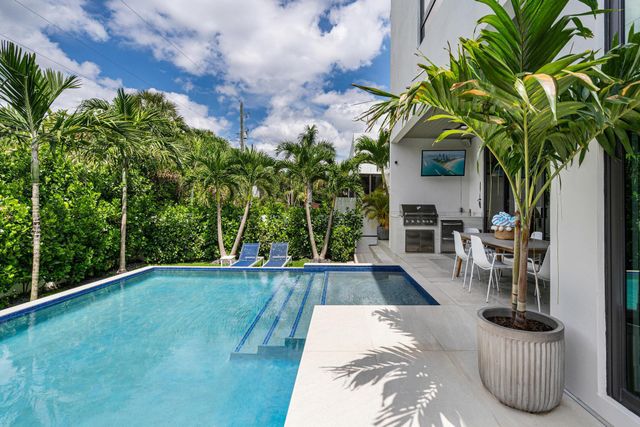 719 N Victoria Park Road, Fort Lauderdale, FL 33304