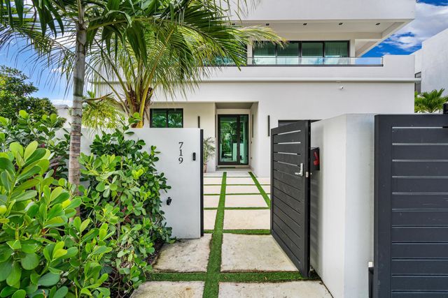 719 N Victoria Park Road, Fort Lauderdale, FL 33304