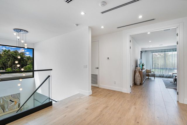 719 N Victoria Park Road, Fort Lauderdale, FL 33304