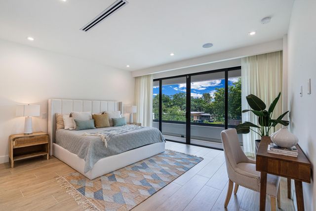 719 N Victoria Park Road, Fort Lauderdale, FL 33304