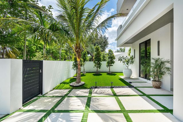 719 N Victoria Park Road, Fort Lauderdale, FL 33304