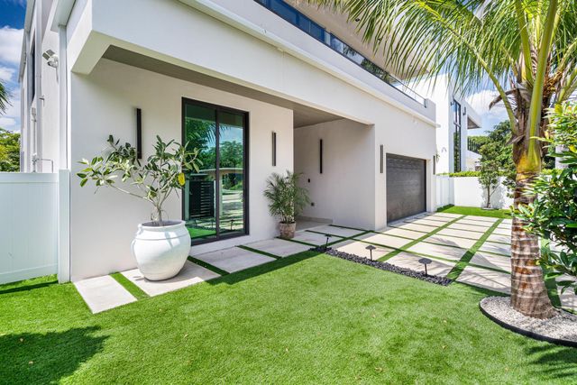 719 N Victoria Park Road, Fort Lauderdale, FL 33304