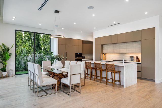 719 N Victoria Park Road, Fort Lauderdale, FL 33304