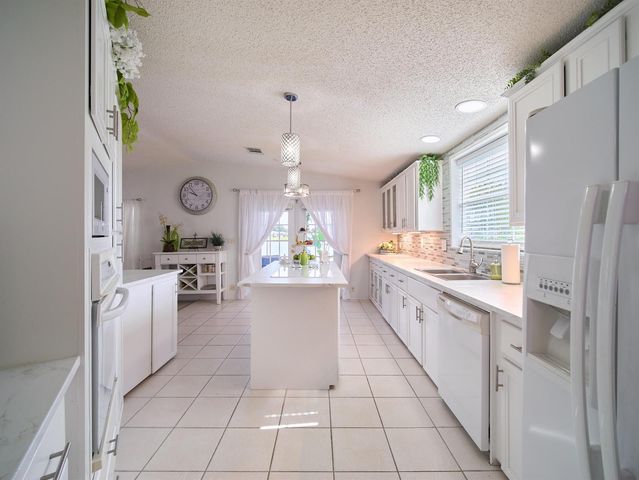 8126 Meadowlark Lane, Port St. Lucie, FL 34952