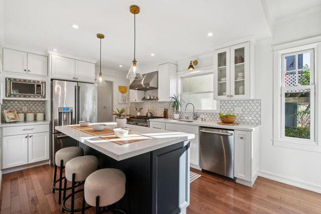 907 Portal Ave, Oakland, CA 94610