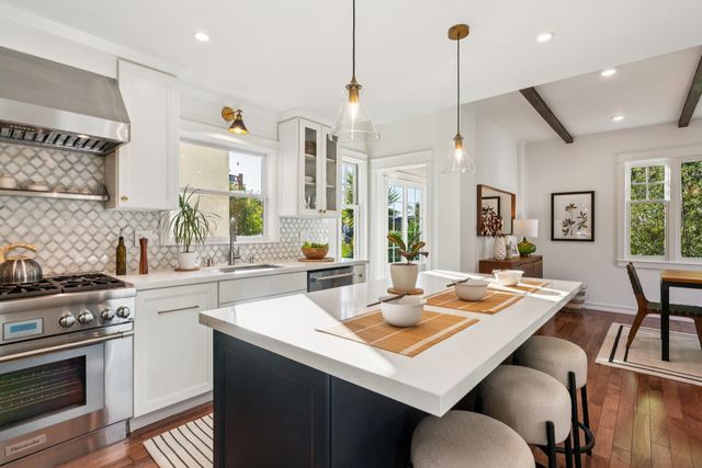 907 Portal Ave, Oakland, CA 94610