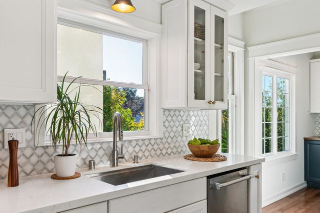 907 Portal Ave, Oakland, CA 94610