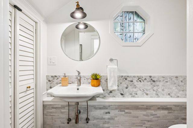 907 Portal Ave, Oakland, CA 94610