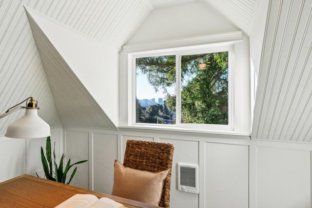 907 Portal Ave, Oakland, CA 94610